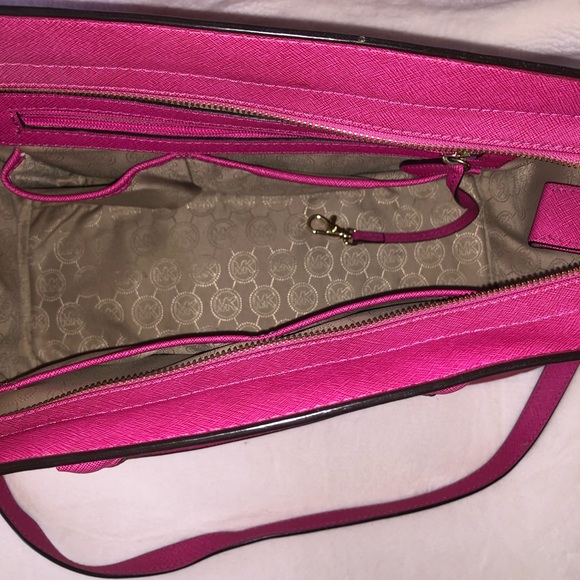 Michael Kors Leather Bag. - Picture 4 of 5